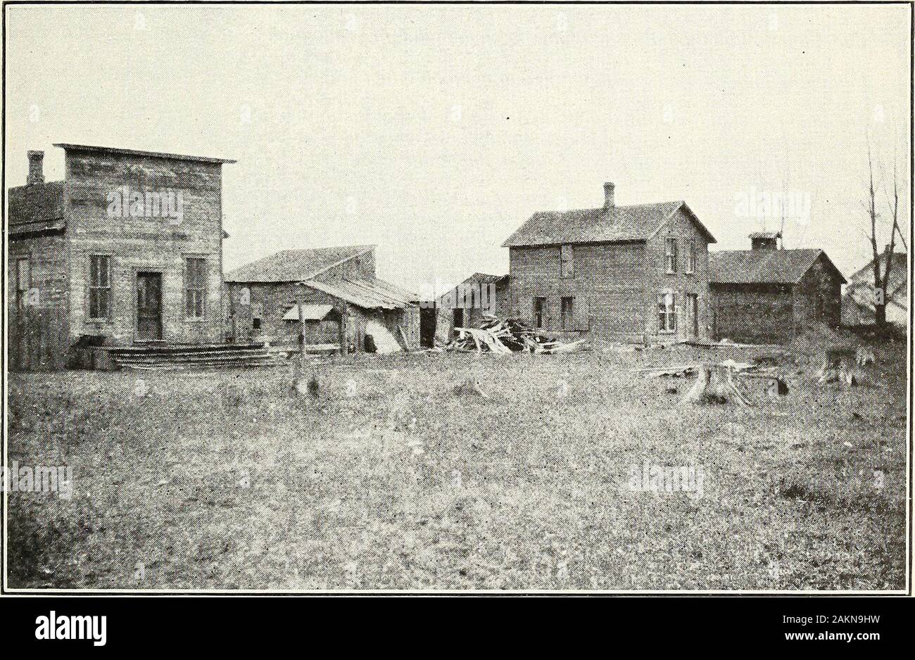 Forstwirtschaft und Entwicklung der Gemeinschaft. F-23 M6A Abb. 1.- alles, was übrig ist von der einst wohlhabenden Stadt Cross Gabel, Pa mit der Abreise der Sägewerk seiner Bevölkerung schrumpfte von 2000 bis 61, und den veranschlagten Wert ofits Immobilien von $ 896,862 $ 18,815.. Abb. 2. - Etwa die Hälfte der Häuser in diesem Michigan Stadt sind jetzt verlassen. Das Sägewerk, auf dem der Wohlstand der Stadt beruhte, Operationen über fünf Jahre zurückliegt. Bui. 638, US Abt. der Landwirtschaft. Platte VI. Stockfoto