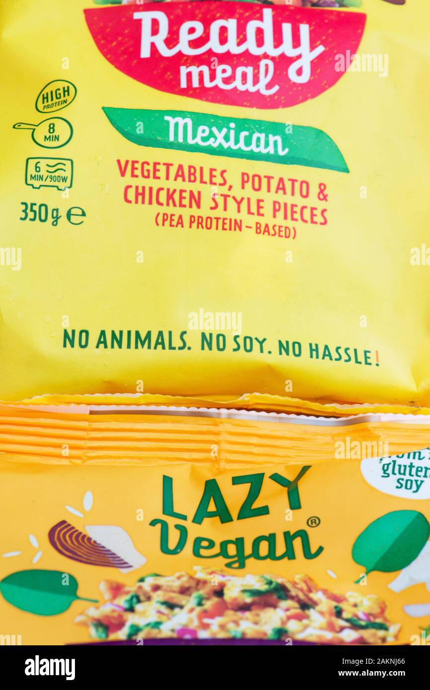 Faul Vegan. Auf Basis pflanzlicher Nahrung. Vegane Gemüse-, Kartoffel- und Huhn stil Paket. Erbsenprotein Produkt. Großbritannien Stockfoto