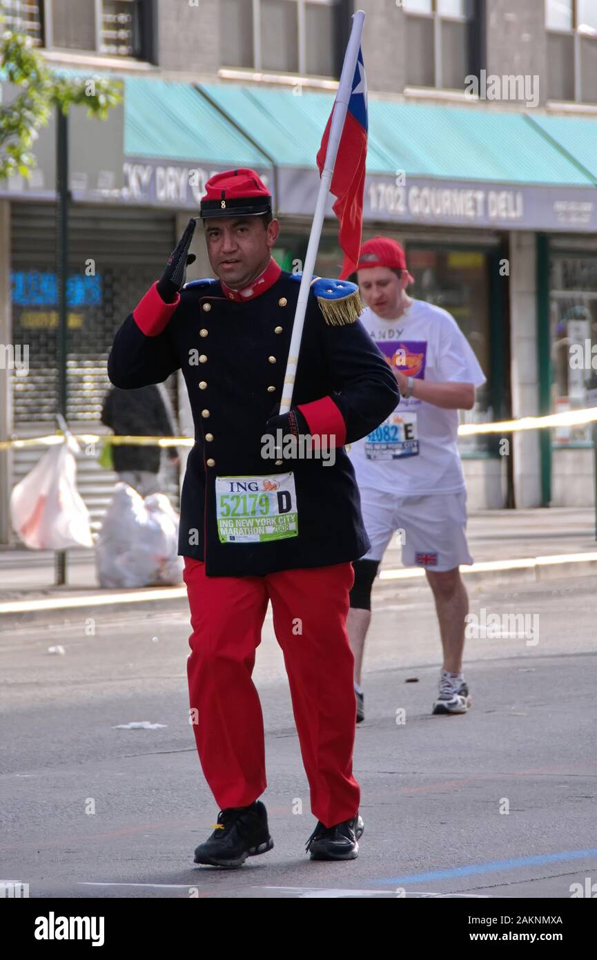 New York City, NY, USA. Nov. 2008. Die bunten, humorvoll, und patriotischen Kostümen von, was viele Läufer an den New York Marathon tragen. Stockfoto