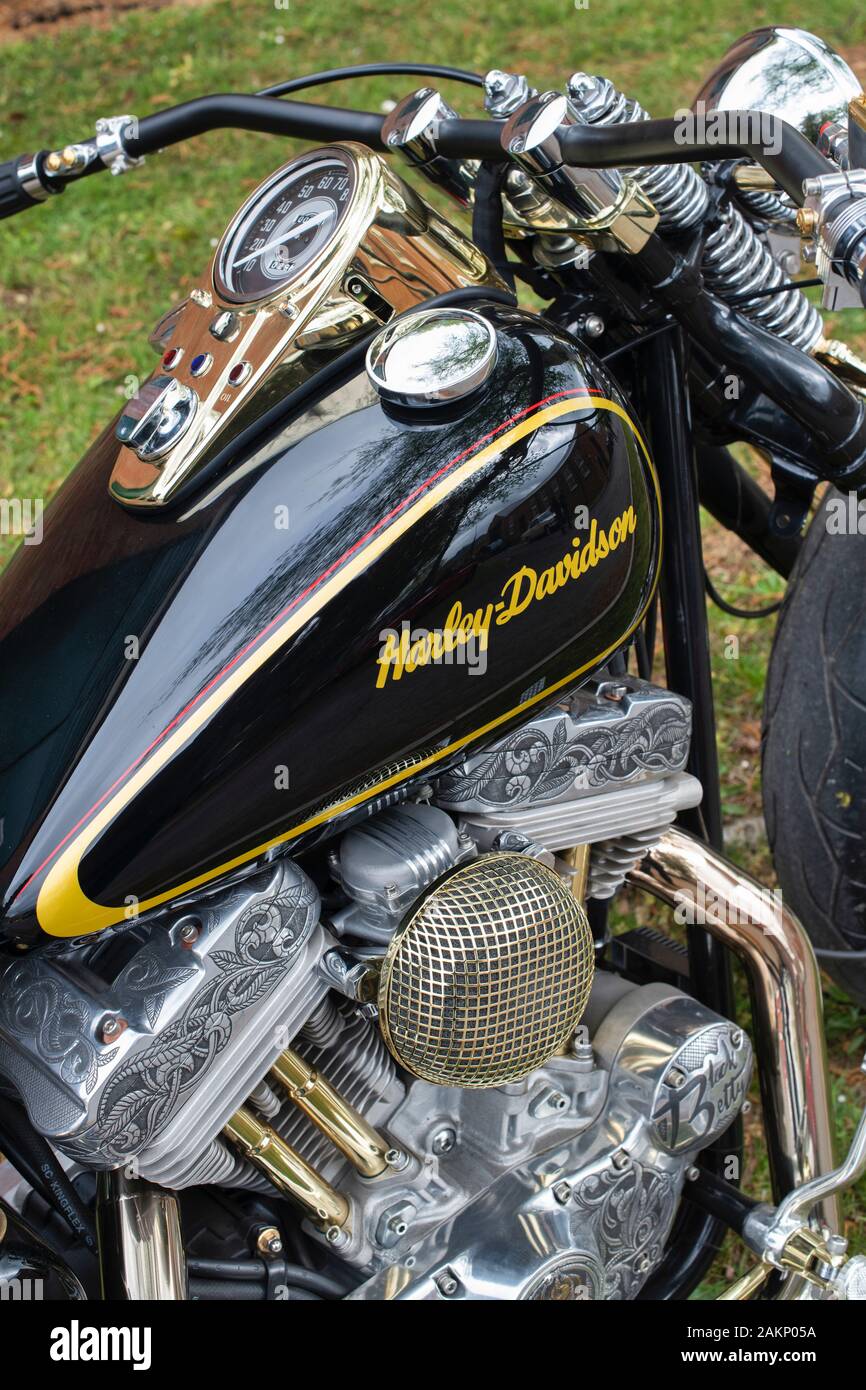 Custom Harley Davidson Motorrad an der Bicester Heritage Center 'Drive es Tag'. Bicester, Oxfordshire, England Stockfoto