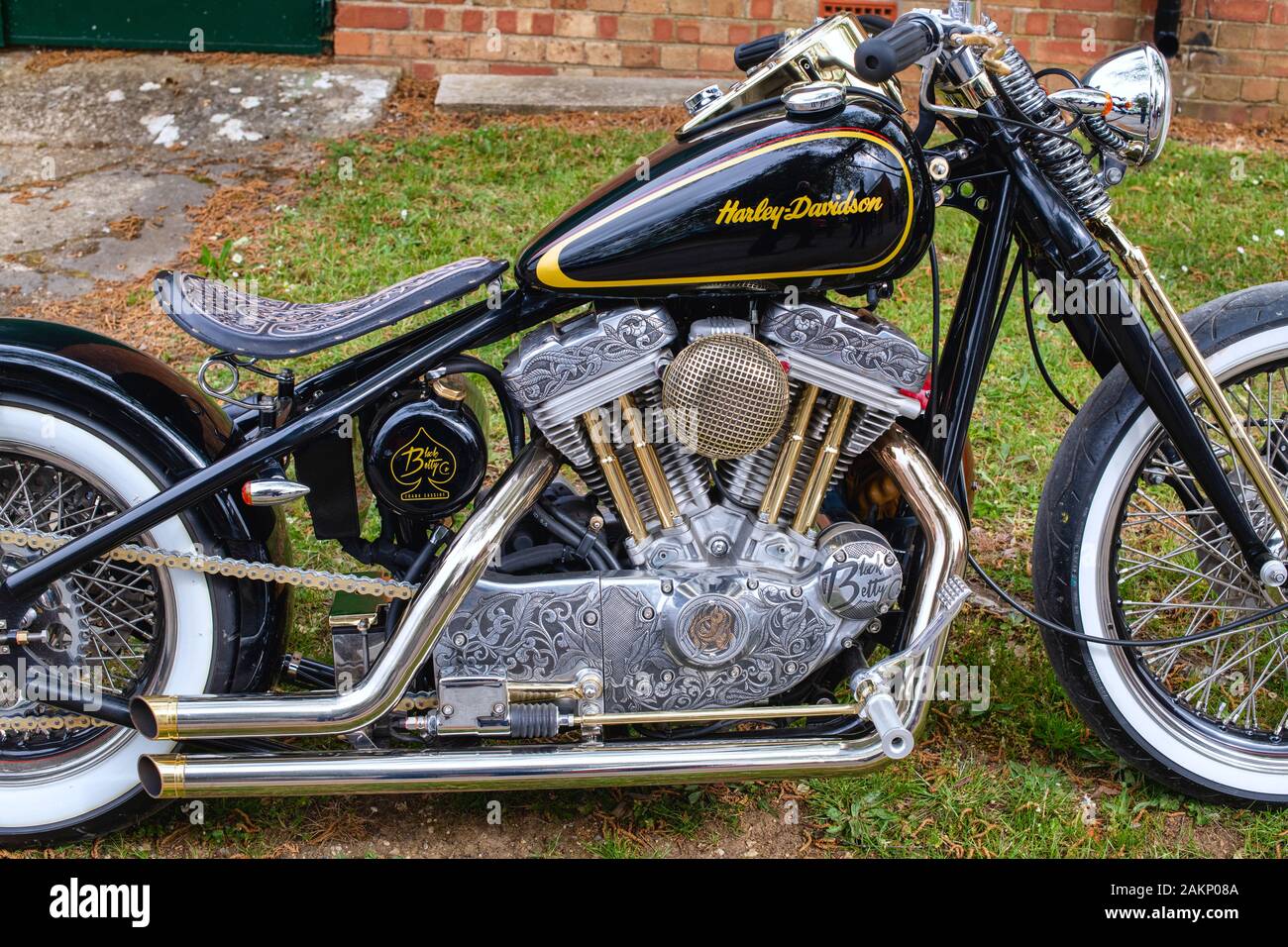 Custom Harley Davidson Motorrad an der Bicester Heritage Center 'Drive es Tag'. Bicester, Oxfordshire, England Stockfoto