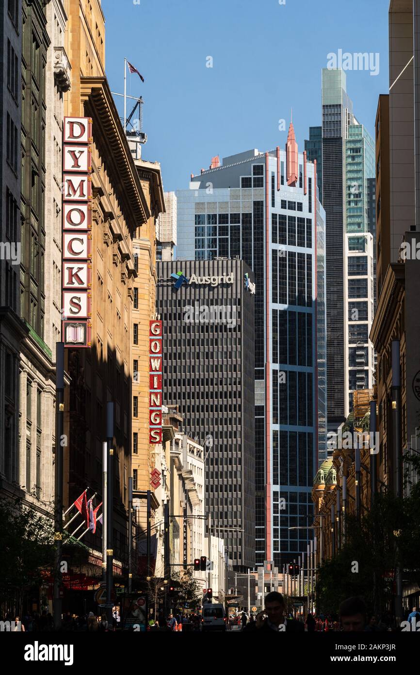 Sydney, Australien - 02 Oktober 2019: koloniale Architektur kontrastiert mit modernen Bürotürmen in Sydney Downtown District in Australien größte Stadt Stockfoto