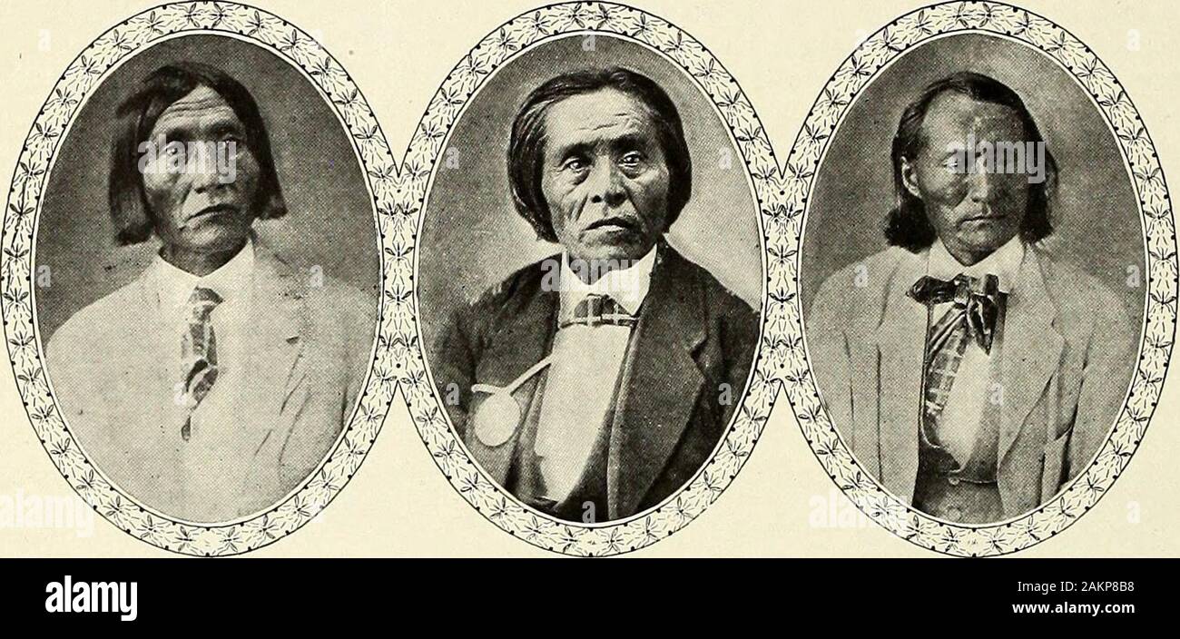 StNicholas [Serial]. ld alle atVol ankommen. XXXV. - 65. Mich auf Friedensmission und dann Juanito saidhe wollte immer Frieden übermittelt, für die er gepflanzt Felder, Schafe, Ponys und Kühe und machte blanketsand viele andere Dinge. Seine jungen Männer huntedin die Berge auch, aber die Apachen gemacht Kriegen. Dann Manuelito - herrliche Gefährten, dass Er war, stand auf und sprach, denn er war der Chef. Er sagte, er war alles für den Frieden. Natürlich hat er hadhad die Apachen zu kämpfen, Miguel wusste, dass er einen soliden butnow Frieden wollten und friendswith Apachen zu sein und die Inder von neuen Mexicoand Arizona. Santos sprach im gleichen Spi Stockfoto