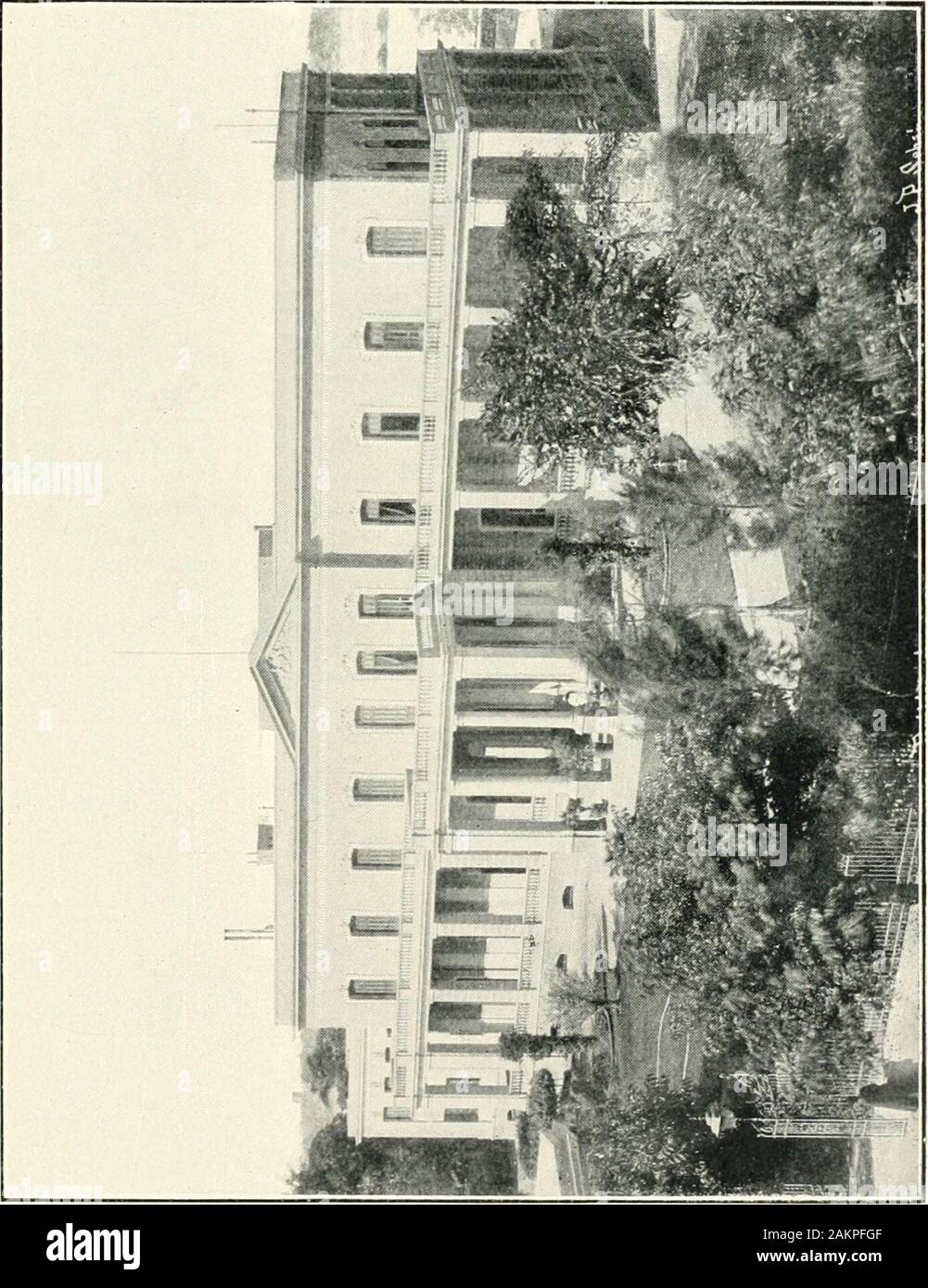 Lord Cromer: eine Biografie. thesmoke ondominium in der Britischen gewehren vor Alexandria verschwunden war; und mit ihm das Amt des Controlling, whichBaring hatte im Namen von England in Zusammenarbeit gefüllt - Partnerschaft mit M. de Blignieres als Vertreter von Frankreich, zu existieren aufgehört habe, und anEnglish Finanzberater an ihrer Statt regierte. Der Khedive praktisch byrebels abgesetzt worden war, und der britische Waffen wieder aufgenommen. Eine largeBritish militärische Kraft war noch in der Besetzung der Hauptstadt, und Ihr majestys Regierung hadbecome Für alle Absichten und Zwecke der para-Herrscher von Ägypten in viel montieren Stockfoto