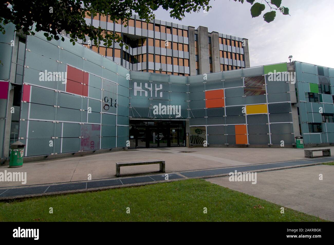 Lugano, Ticino, Schweiz - 6. September 2019 : Blick auf den Eingang der CSIA-Schule in Lugano, Schweiz. CSIA ist die kantonale Kunstgewerbeschule Stockfoto