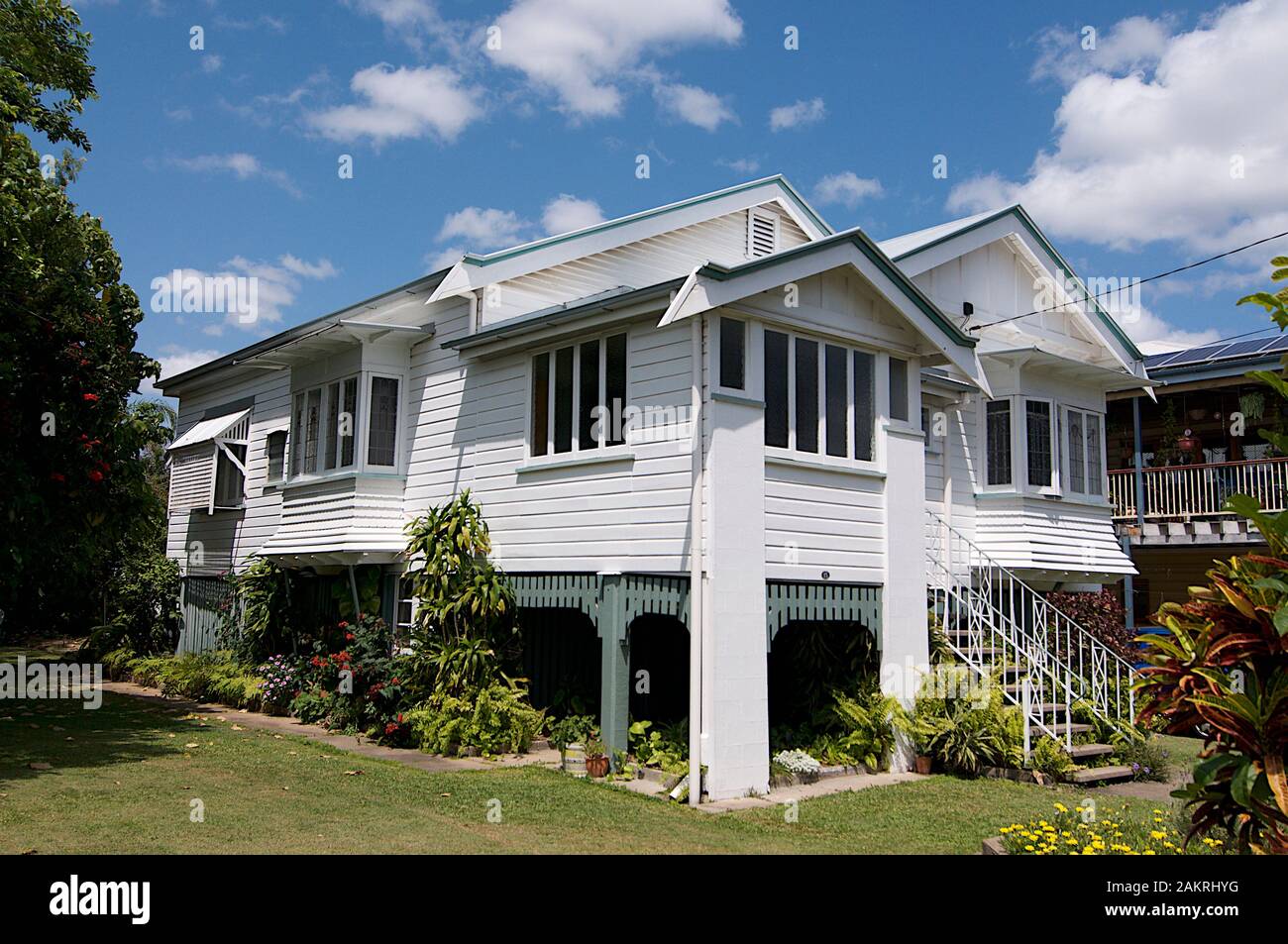 Brisbane, Queensland, Australien - 29. Oktober 2019 : Bild eines typischen alten Queenslander Hauses in der Nachbarschaft von Greenslopes in Brisb Stockfoto