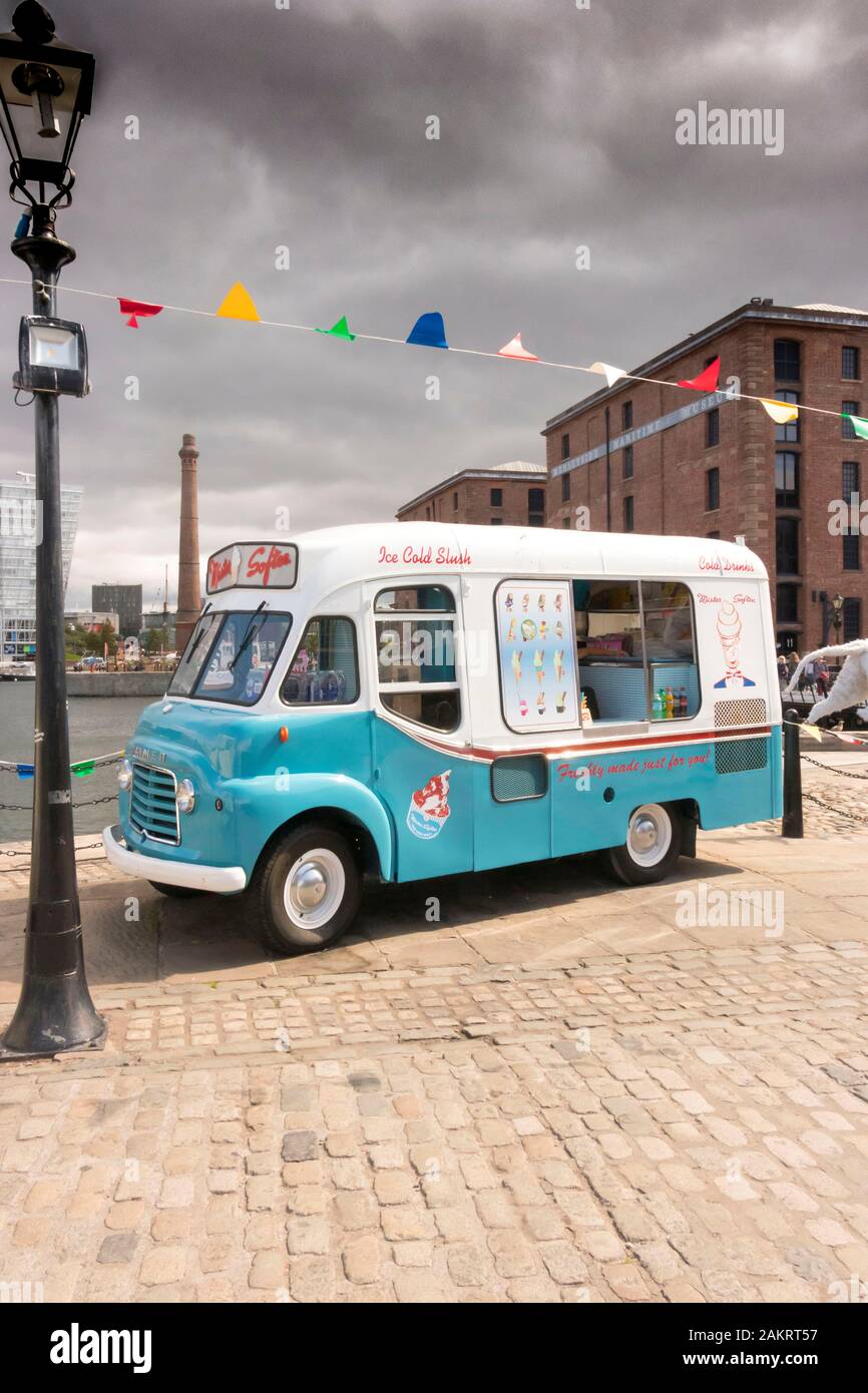Vintage Commer ice cream van in Liverpool, Großbritannien Stockfoto