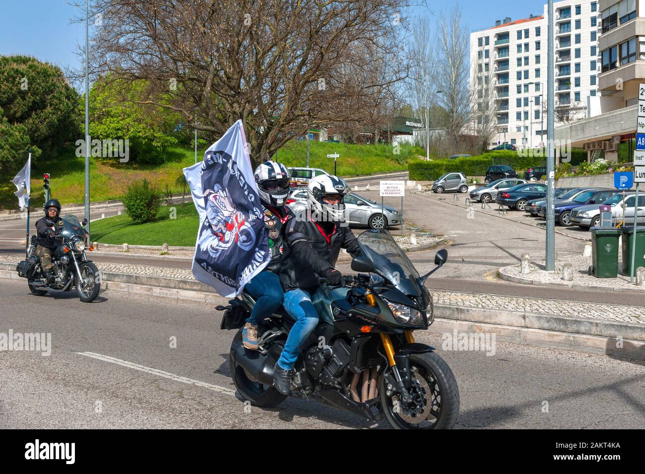 Biker, Eröffnung des jährlichen Stadtmarathons, der dem Liberty Day gewidmet ist. Lissabon, Portugal Stockfoto