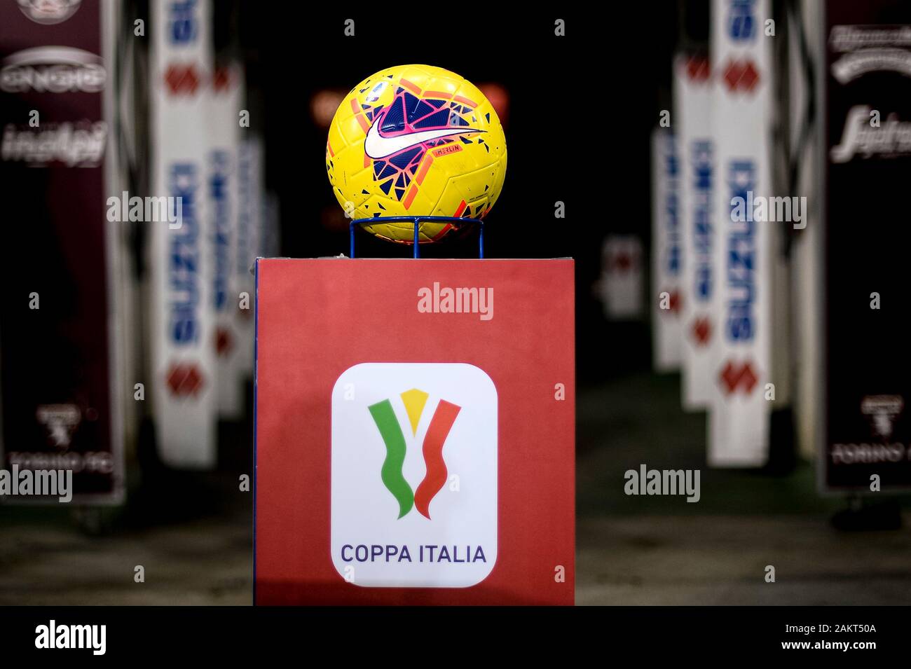 Turin, Italien - 09 Januar, 2020: Die offizielle Serie A ball Nike Merlin und der Coppa Italia logo abgebildet sind vor der Coppa Italia FC Fußballspiel zwischen Turin und Genua CFC. Credit: Nicolò Campo/Alamy leben Nachrichten Stockfoto