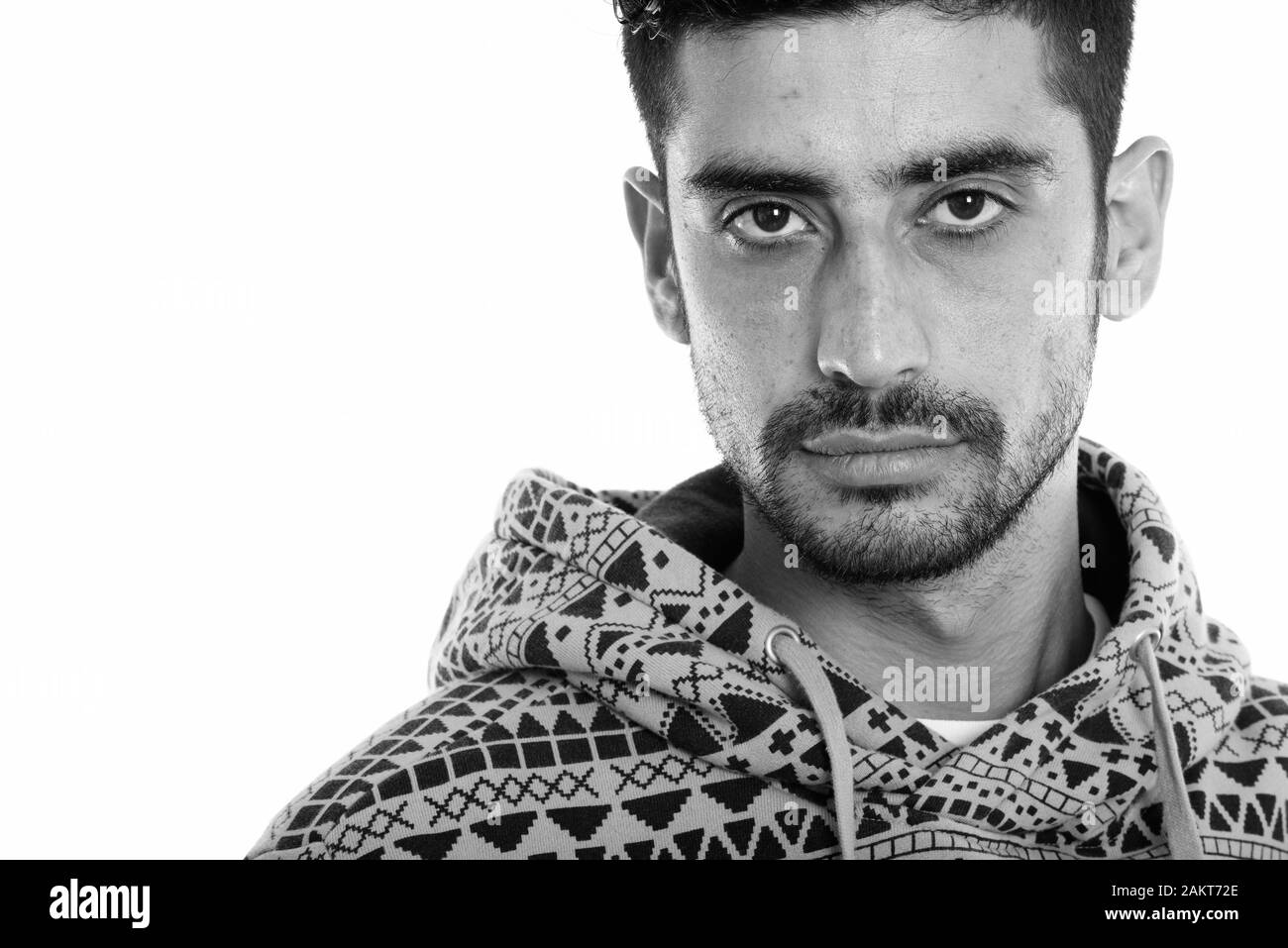 Nahaufnahme von jungen Persischen Mann hoodie tragen Stockfoto