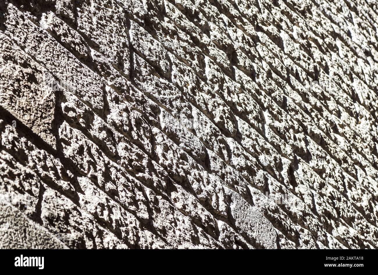 Radpaar aus einem Güterwagen auf Schienen. Radsystem mit Federn. Stockfoto
