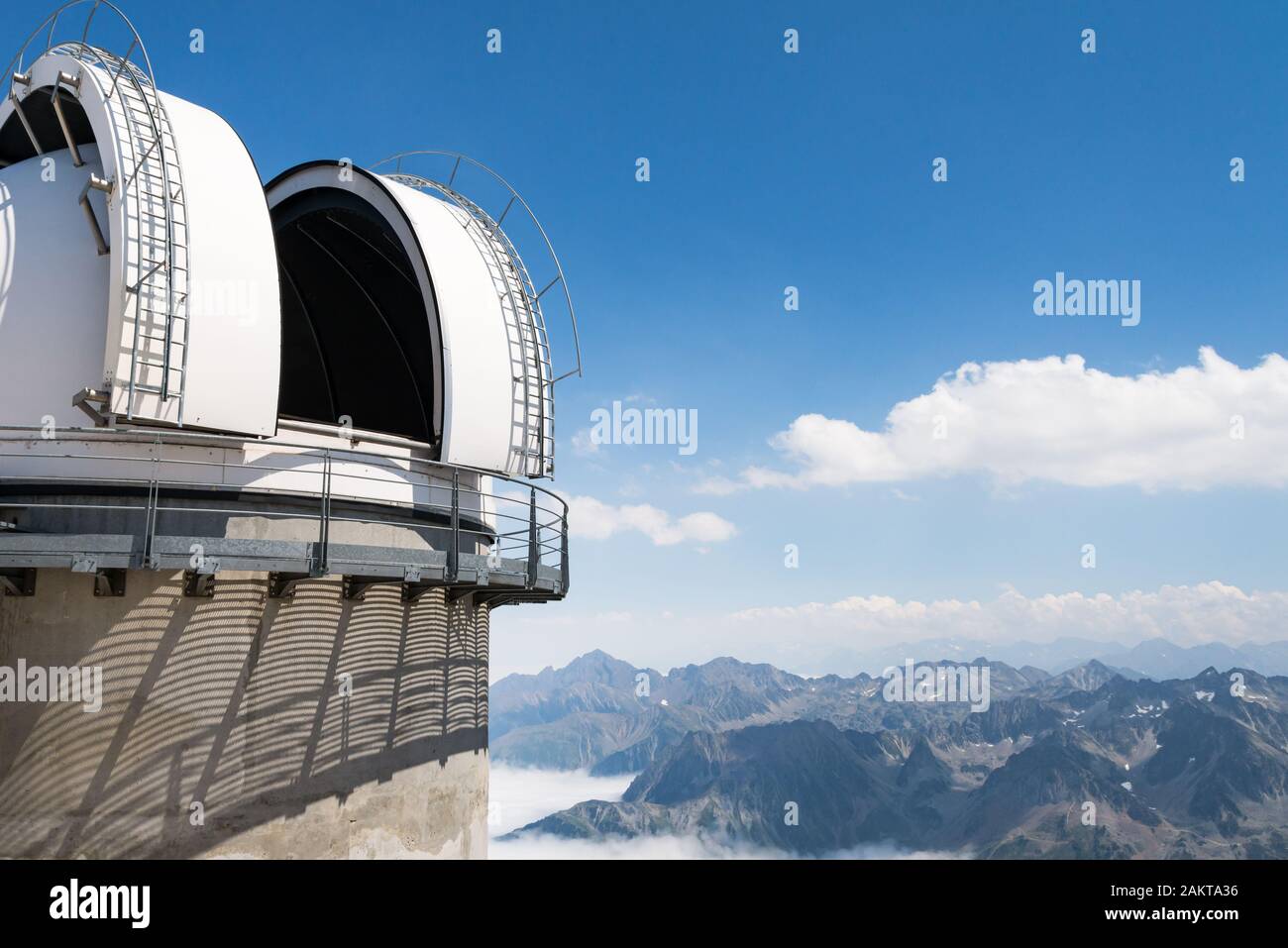 Der Pic du Midi Observatorium auf dem Gipfel des Pic du Midi de Bigorre der französischen Pyrenäen. Stockfoto