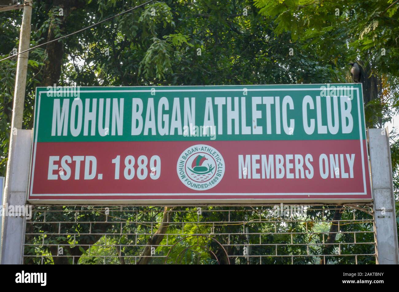 Kolkata, Westbengalen/Indien - 11. November 2019: Haupttor des Mohun Bagan Athletic Club. Mohun Bagan ist ein Profifußballverein mit Sitz in West Ben Stockfoto