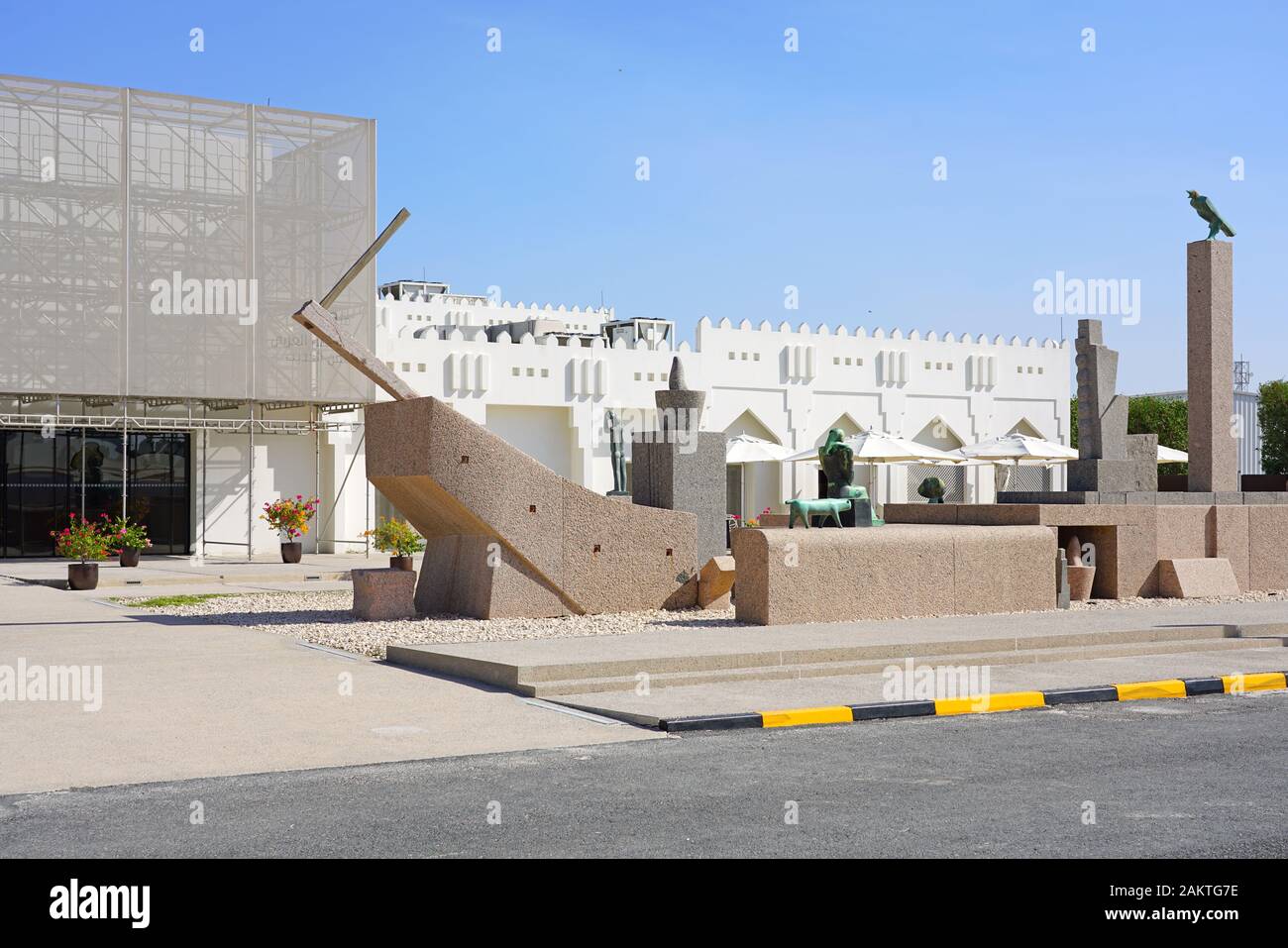 DOHA, Qatar-12 Dez 2019 - Ansicht der Mathaf arabische Museum für Moderne Kunst in der Education City Komplex von der Qatar Foundation in Doha begonnenen entfernt, Stockfoto