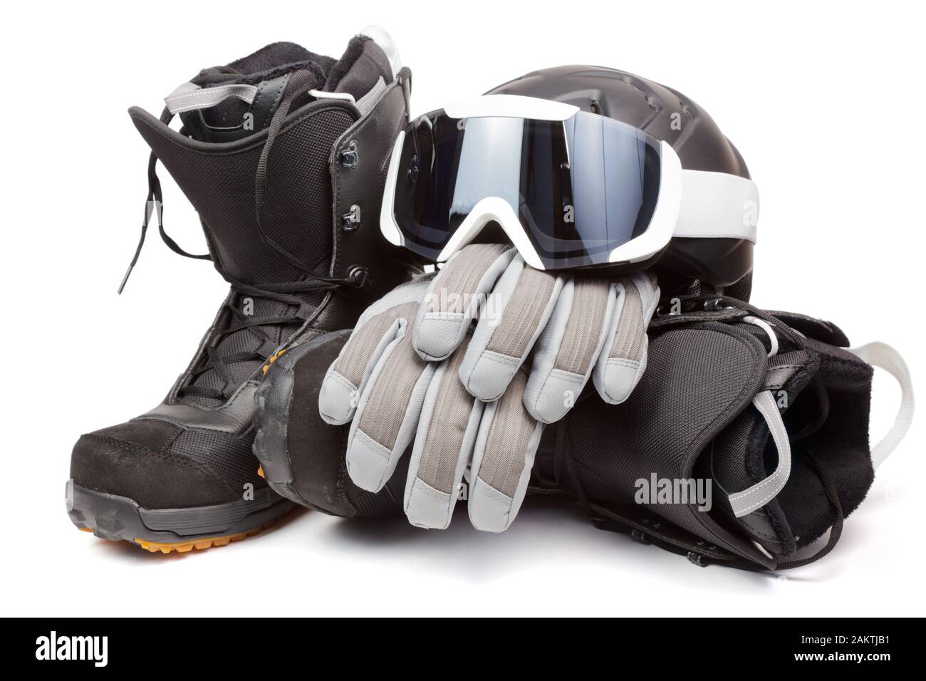 Snowboard Boots mit Helm, Handschuhe und Brille auf weißem Hintergrund Stockfoto