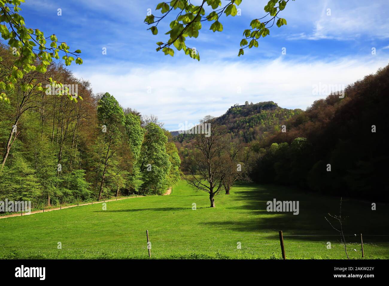 Bad Urach ist eine Stadt in Deutschland, mit vielen wunderbaren Landschaften Stockfoto