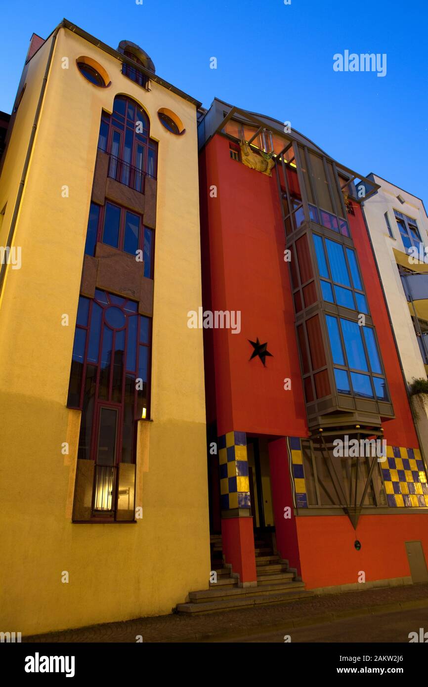 Frankfurt, Hessen, Deutschland - Bunte Häuser avantgardistischer Architektur in der Innenstadt. Stockfoto