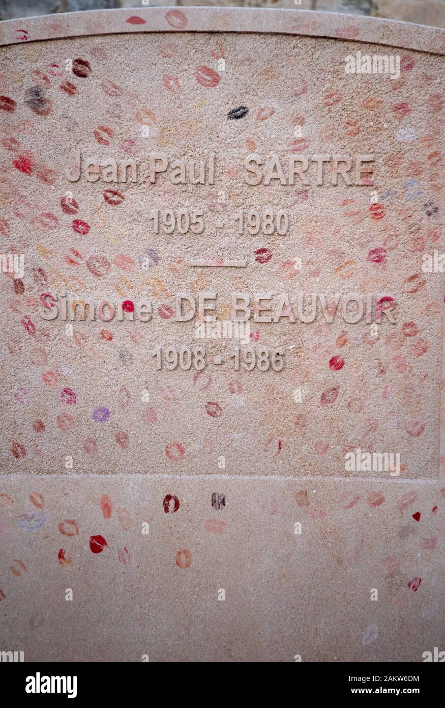 Das Grab von Jean Paul Sartre und Simone De Beauvoir auf dem Friedhof Montparnasse Stockfoto