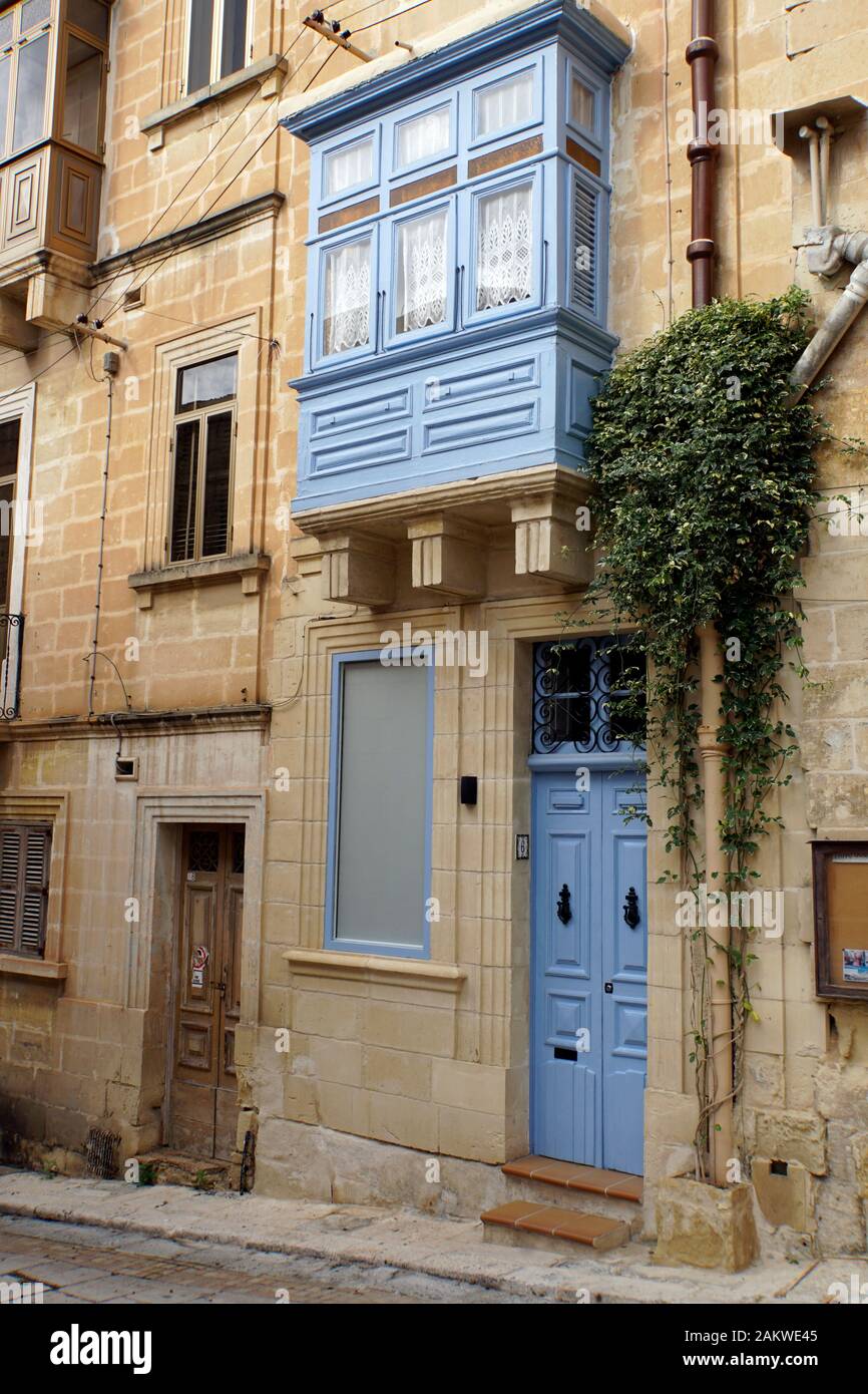 Historische Altstadt von Vittoriosa - typisch Holzbalkon, Malta Stockfoto