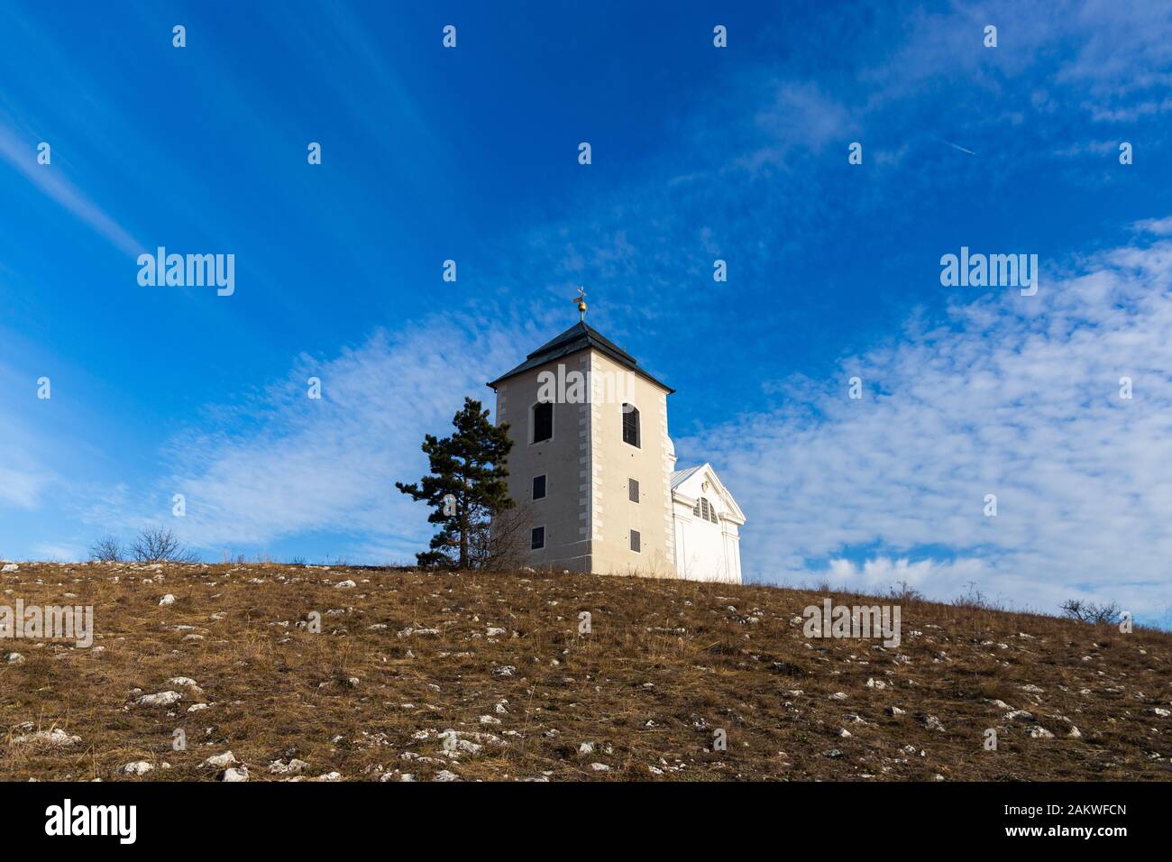 Heiliger Hügel (Svaty Kopecek) mit Kapelle Sankt Sebastian. Mikulov, Südmährische Region. Tschechische Republik. Stockfoto