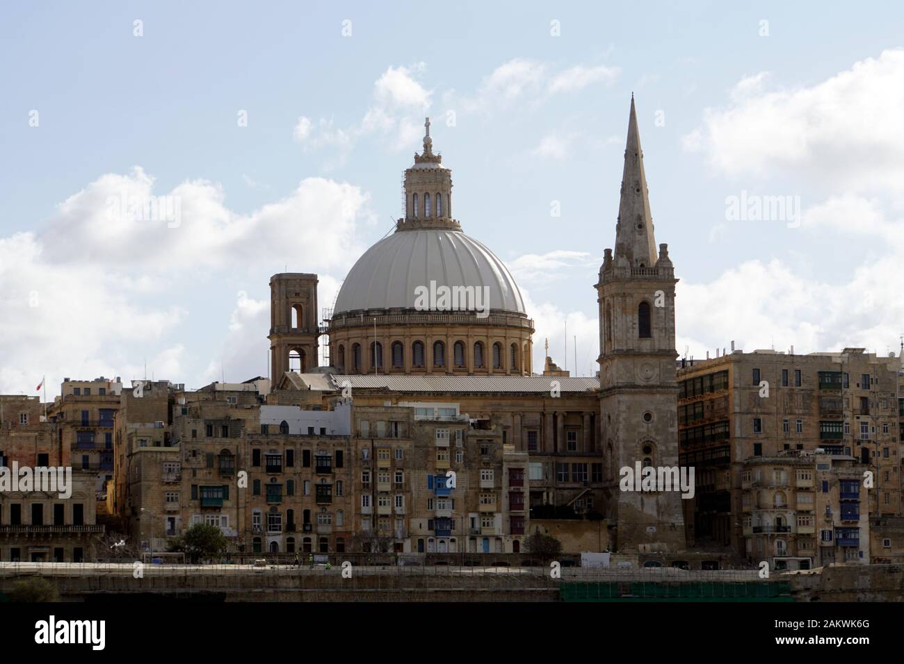 Hafenrundfahrt durch den Grand Harbour - Karmelitenkirche und anglikanische Prokathedale St. Paul, Valletta, Malta Stockfoto