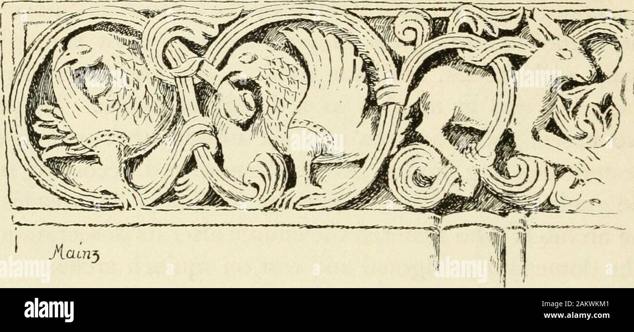 Der byzantinischen und romanischen Architektur. iate Piers sind unter theclerestory gedreht, statt über sie. Das hinterlässt einen spacebetween die zwei Bögen, wo das triforium, wenn therehad, wäre gewesen, das bypaintings eingerichtet. Die Gewölbe Wellen haben Kissen caps andcarry runde Wand Rippen, und obwohl die anderen Rippen arepointed Die springers bleiben eines ehemaligen constructionwith Rundbögen. Die vierseitige Gewölbe des naveis sehr domical. Es ist hier wie eine Krypta, die in Speyer, mit konischen Die cryptcolumns Durchführung würfelkapitellen, und die zwei storeyedchapel von S. Godehart an Stockfoto