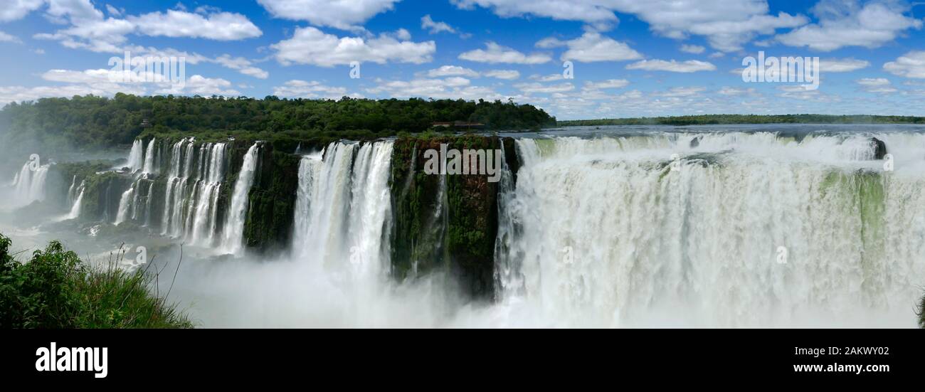 Devil's Throat, (Garganta del Diablo/Garganta do Diabo) Iguazu Falls (Iguacu Wasserfälle) wie die Iguazu Falls National Park, Argentinien gesehen. Stockfoto