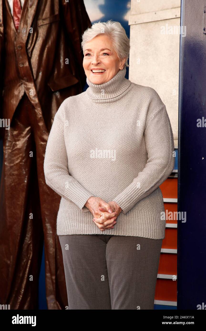 Los Angeles, USA. 09 Jan, 2020. Lee Meriwether an der Zeremonie zu Ehren Burt Ward mit einem Stern auf dem Hollywood Walk of Fame am 09 Januar, 2020 in Hollywood, Kalifornien. Credit: Geisler-Fotopress GmbH/Alamy leben Nachrichten Stockfoto