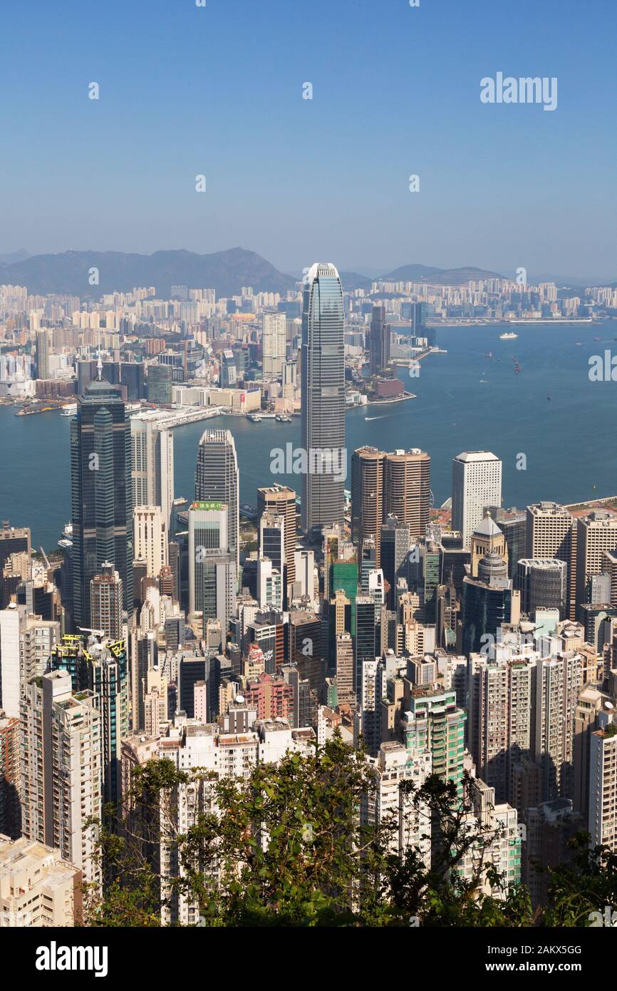 Hongkong Blick vom Gipfel über den Hafen von Hongkong tagsüber; Hongkong Asien Stockfoto