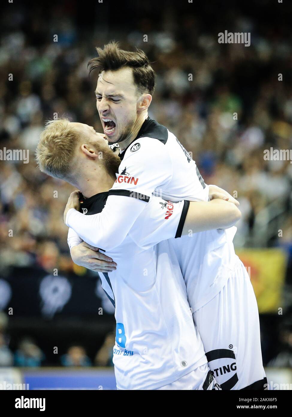 Berlin, 12. Januar 2019: Die Handballspieler Matthias Musche und Patrick Groetzki aus Deutschland feiern den Sieg während eines Spiels Stockfoto