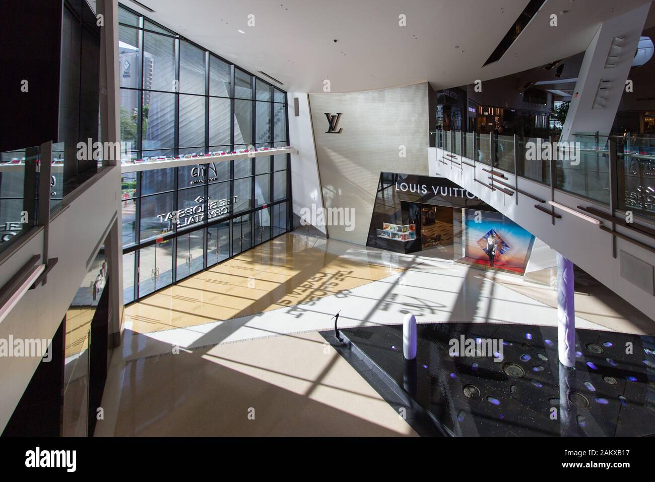 Las Vegas, Nevada, USA - Mai 6, 2019: Außen storefront des Louis Vuitton Store an der Kristalle Geschäfte im Zentrum des Las Vegas Strip. Stockfoto