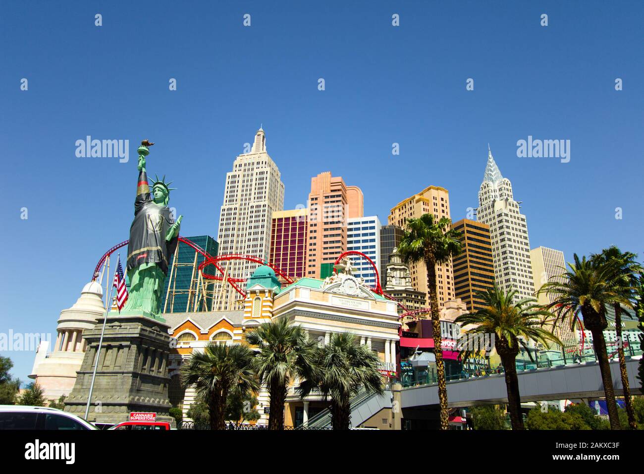 Las Vegas, Nevada, USA - Mai 6, 2019: Äußere des New York New York Hotel und Kasino mit Freiheitsstatue und die amerikanische Flagge. Stockfoto