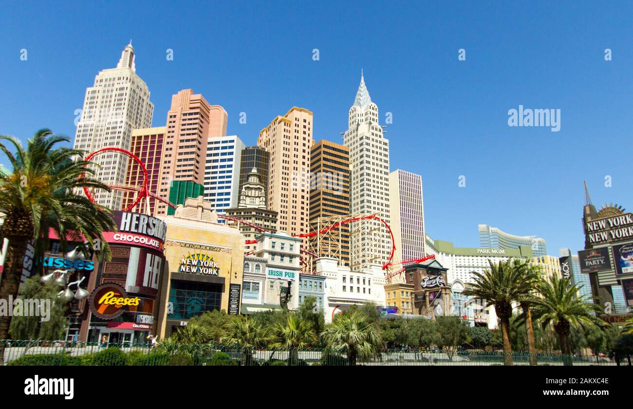 Las Vegas, Nevada, USA - Mai 6, 2019: Weitwinkelaufnahme des Las Vegas Strips an einem sonnigen Sommertag. Stockfoto