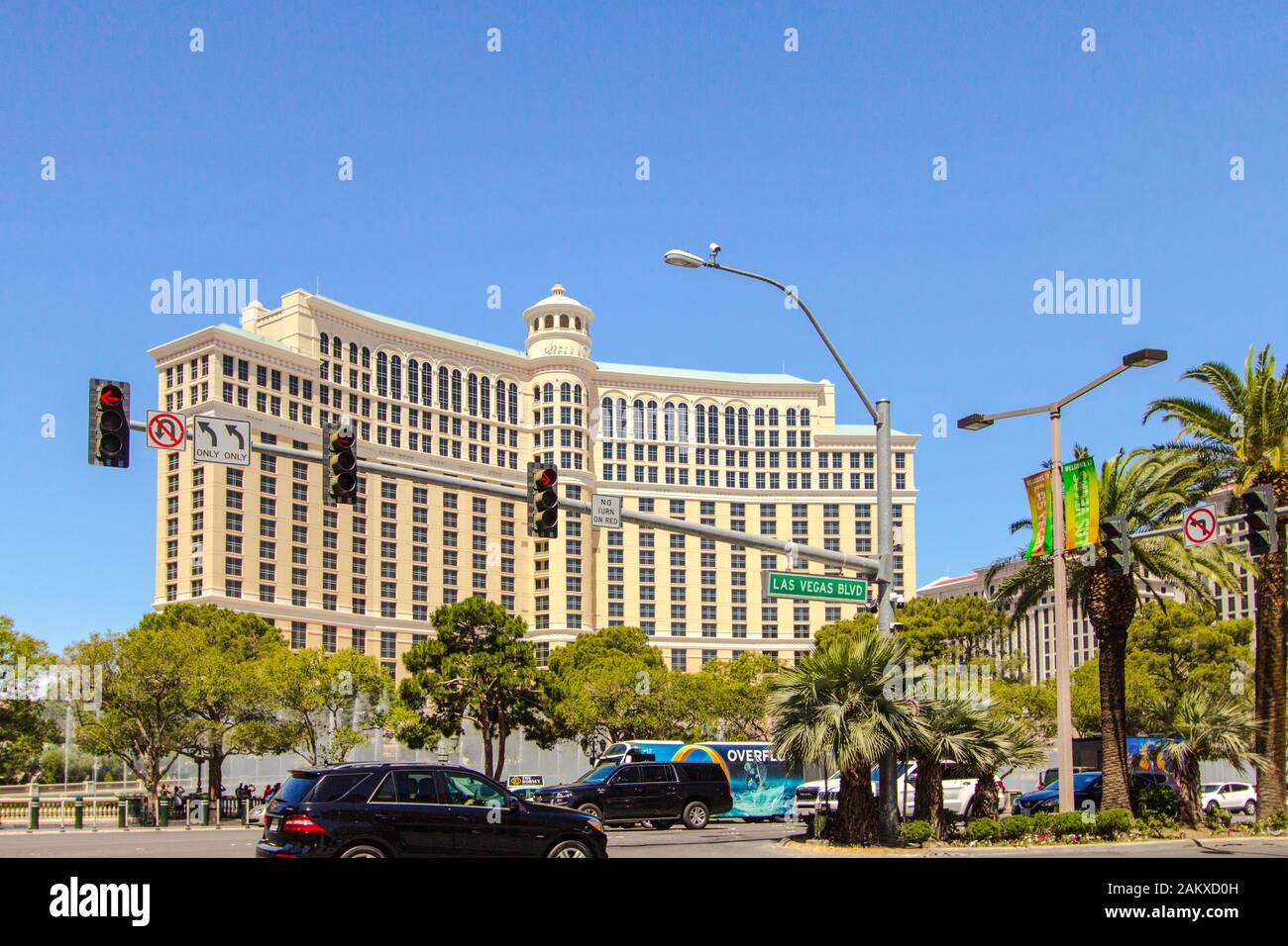 Las Vegas, Nevada, USA - Mai 6, 2019: Der belebten Kreuzung der Las Vegas Boulevard und Flamingo Road mit Ampel auf dem Las Vegas Strip. Stockfoto