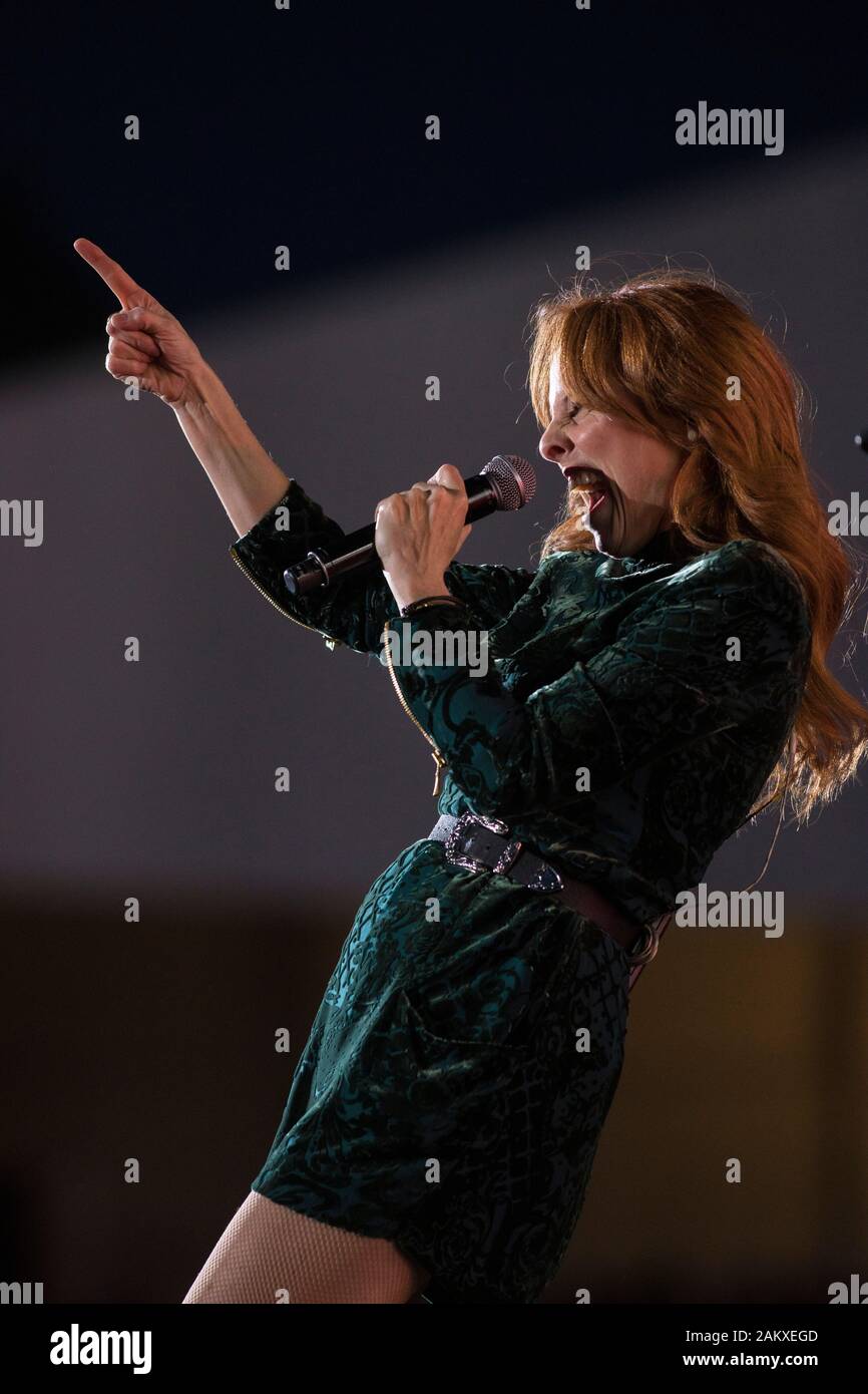 Kanadisches Künstler France D'Amour ist auf der Bühne des Fête Nationale du Québec zeigen auf den Ebenen von Abraham in Quebec City Sonntag, Juni 23, 2019 gesehen. Die Fête Nationale du Québec, auch bekannt als die Fête de la St-Jean-Baptiste, ist Quebec Nationalfeiertag. Stockfoto