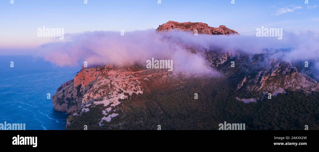 Luftbild, Mount Candina, Liendo, Liendo-Tal, Montaña Oriental Costera, Kantabriensee, Kantabrien, Spanien, Europa Stockfoto