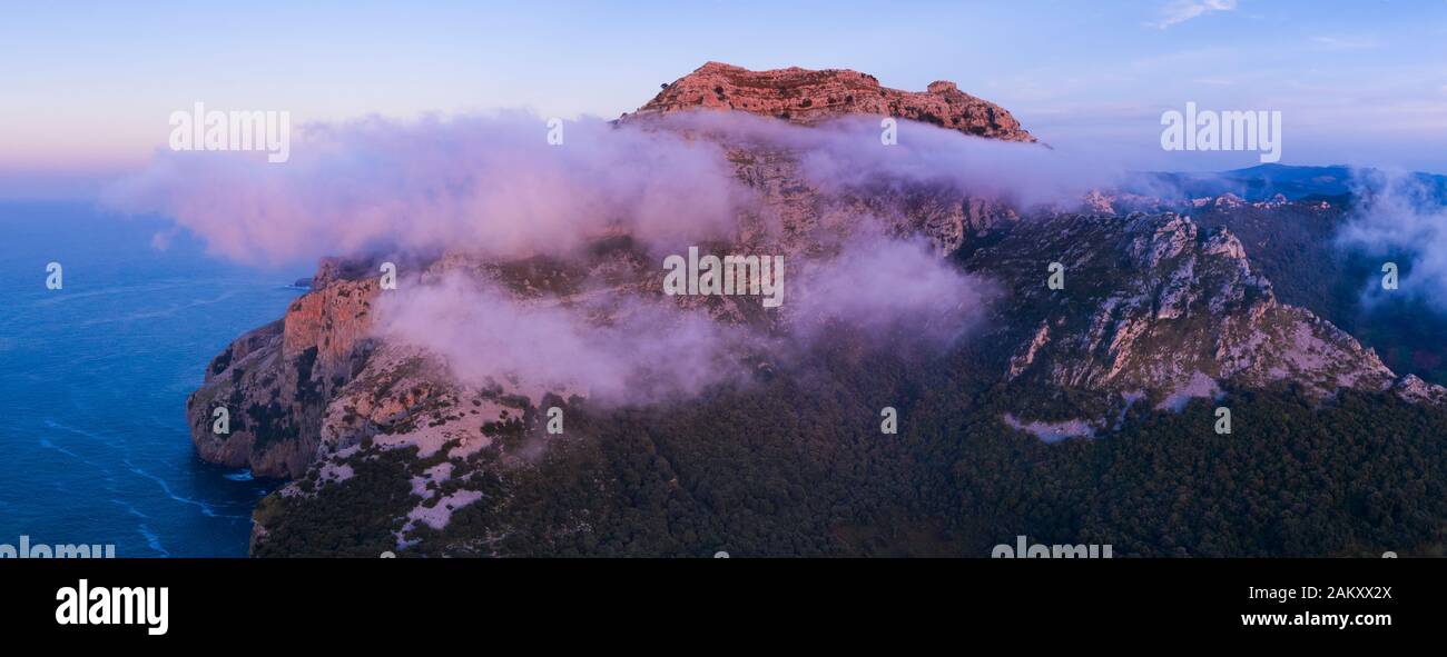 Luftbild, Mount Candina, Liendo, Liendo-Tal, Montaña Oriental Costera, Kantabriensee, Kantabrien, Spanien, Europa Stockfoto