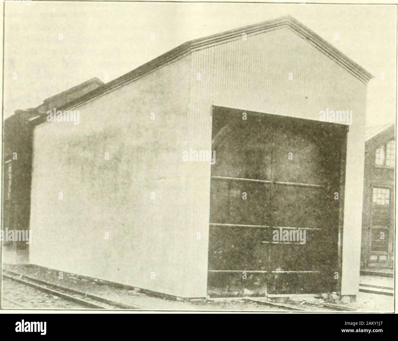 Eisenbahn- und Lok Engineering. rnals, 6 in. x 12 in. Durchmesser, zurück, 42.; Zeitschriften, 8 in. x 14 in. Radstand. - Fahren, 16 ft. 6 in.; starre, 16 ft. 6.; Total Engine, 35 ft. 0.: totalengine und Kreditgeber. 68 ft. 2Va in. Gewicht - auf die Antriebsräder. 212.700 lbs; auf Lkw, front, 23.200 kg; auf Lkw, l) ack, 49, -500 kg; Motor, 285,400 lbs; Total Engine und zart, rund 450.000 lbs.-Räder, Anzahl, 8, Räder, Durchmesser, 33.; Zeitschriften, SA in. x 10 in.; Tankinhalt, 9.000 Gallonen.: Brennstofftank, 14 Tonnen: Service, Fracht. 166 RAILWW UND LOKOMOTIVE EXGINF. KKI NG. Mav. 1916. Stockfoto