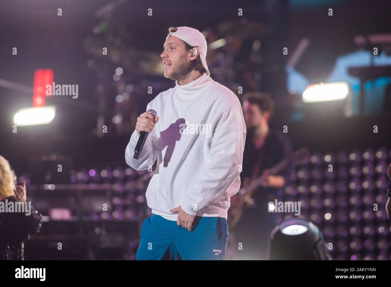 Kanadisches Artist ist laut auf der Bühne des Fête Nationale du Québec zeigen auf den Ebenen von Abraham in Quebec City Sonntag, Juni 23, 2019 gesehen. Die Fête Nationale du Québec, auch bekannt als die Fête de la St-Jean-Baptiste, ist Quebec Nationalfeiertag. Stockfoto