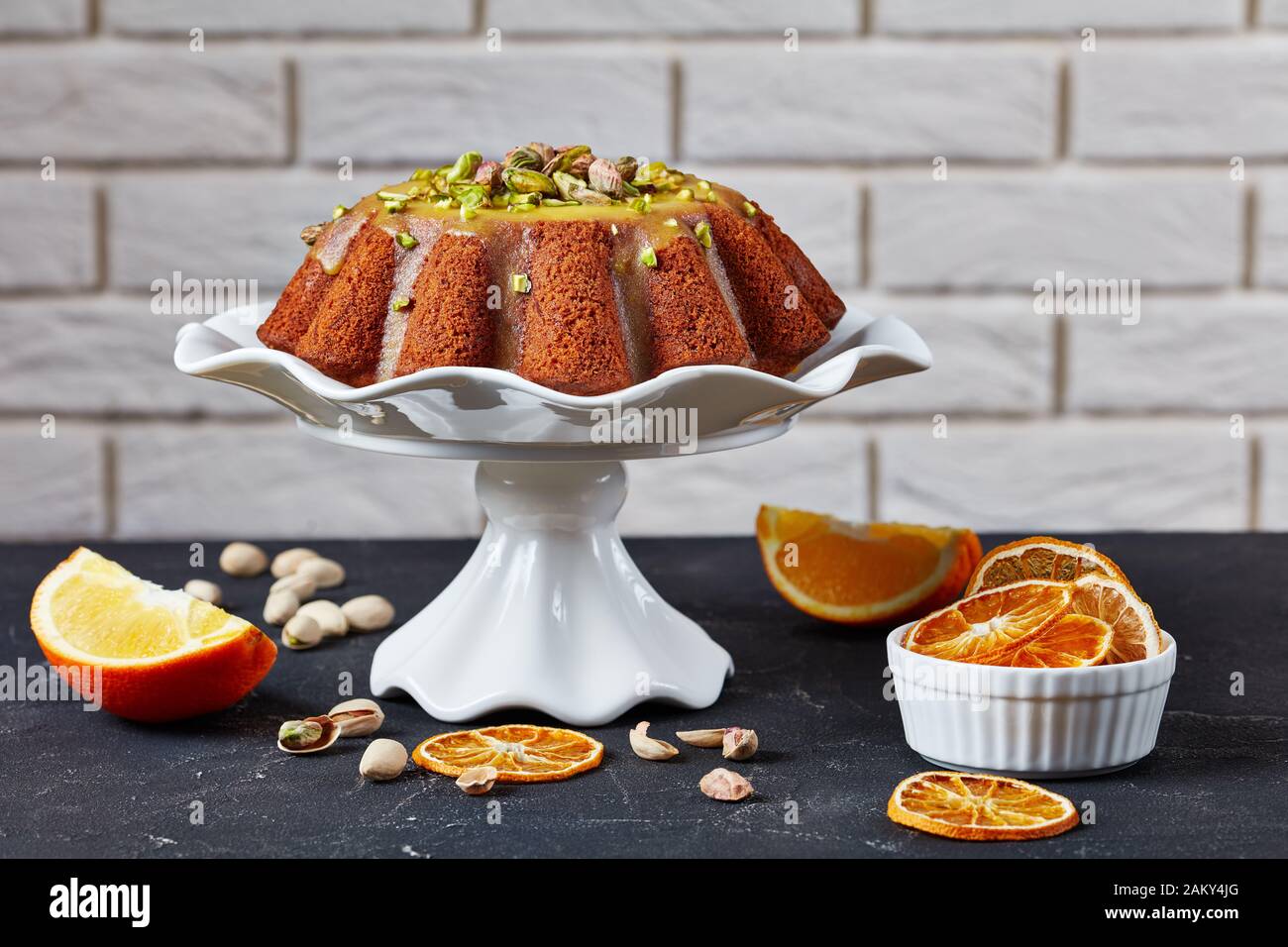 Traditioneller karottenkuchen -Fotos und -Bildmaterial in hoher ...