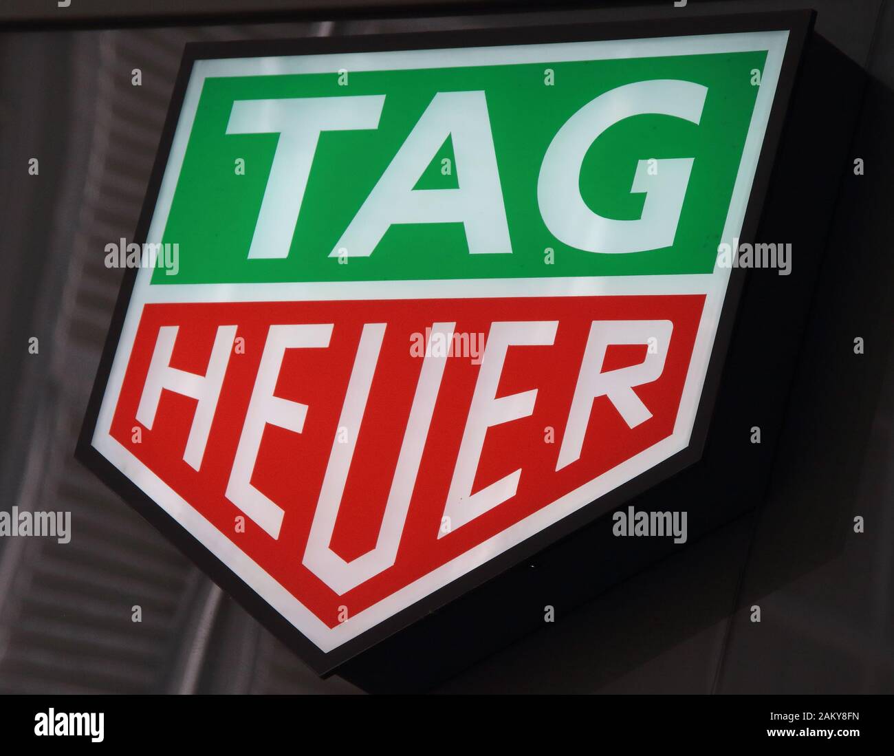 TAG Heuer Logo in der Main Street - der einen Kilometer Streifen von Shopping-in das britische Überseegebiet Gibraltar. Stockfoto