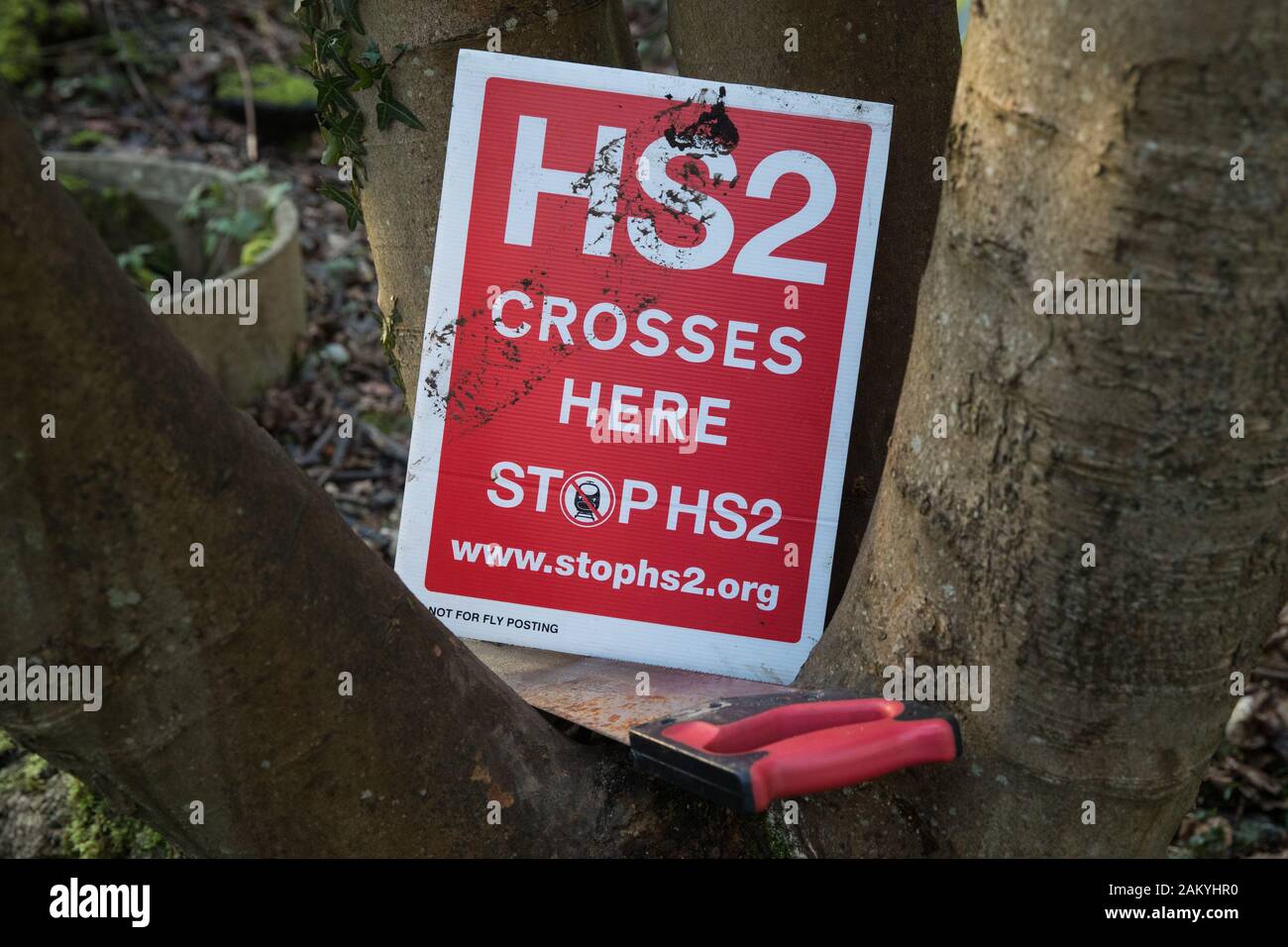 Wendover, UK. 10. Januar, 2020. Ein Schild in der neu gegründeten Wendover aktiven Widerstand Camp. Stop HS 2 Aktivisten aus der ganzen Vereinigten Königreich errichtet das Camp im Wald außerhalb Wendover auf die vorgeschlagene Route für HS2 durch den Chilterns AONB in Reaktion auf die Anforderungen für die Unterstützung von Mitgliedern der lokalen Gemeinschaft in die High Speed Rail Link. Credit: Mark Kerrison/Alamy leben Nachrichten Stockfoto