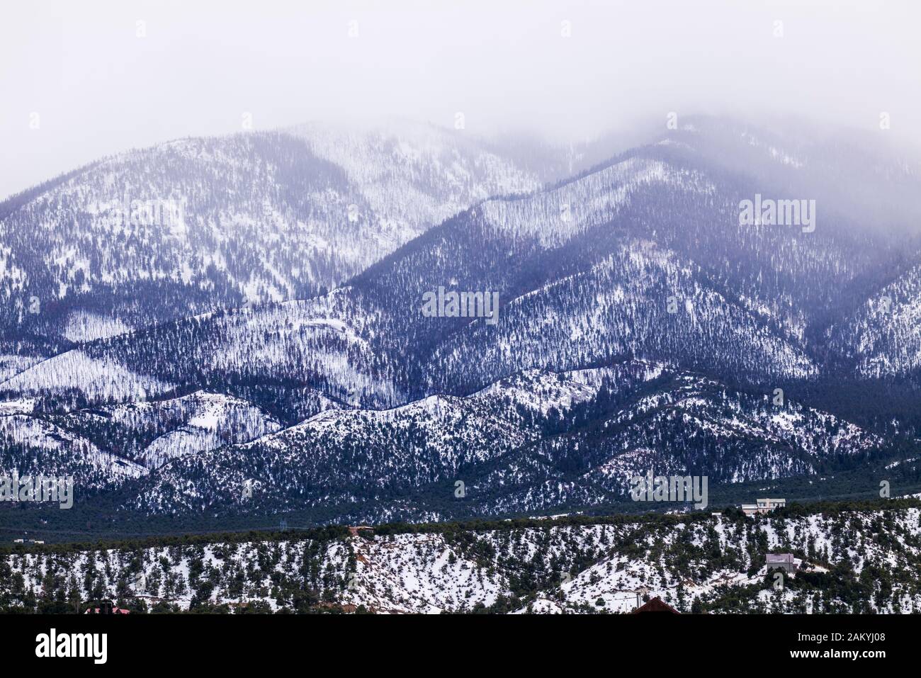 Stürmische trübe Winter Blick auf verschneite Methodistischen Berg; Sangre de Cristo Bereich; in der Nähe von Salida; Coloraod; USA Stockfoto
