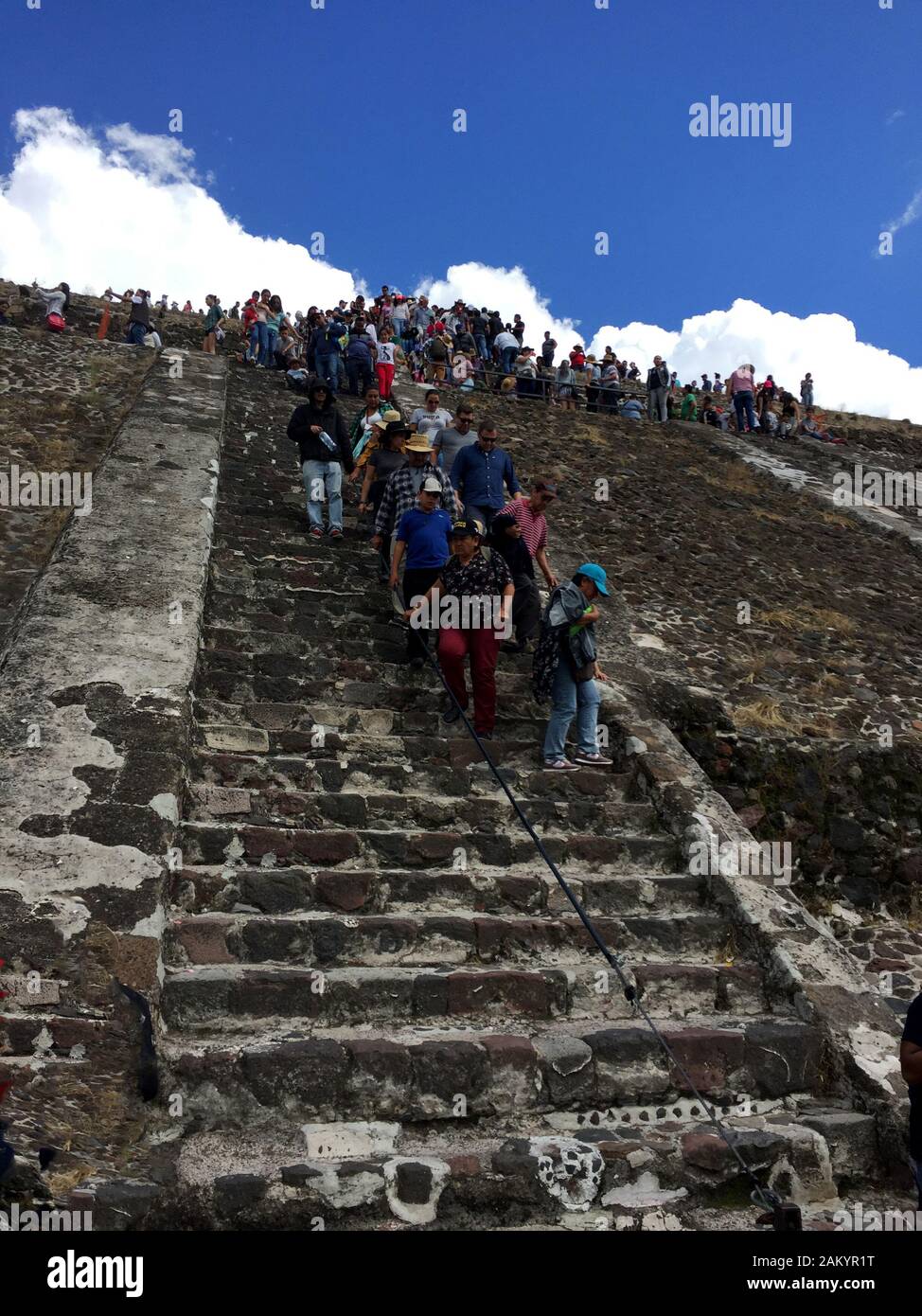 Blick von den steifen Aufstieg auf die SonnenpyramidenTeotihuacan im Zentralen Hochland von Mexiko Stockfoto