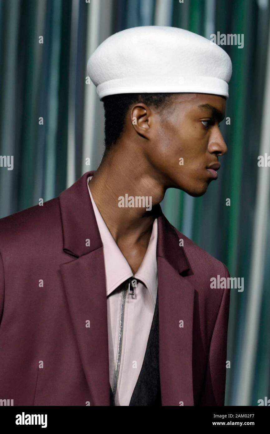 Mailand, Italien. 10 Jan, 2020. Mailänder Modewoche, Männer Herbst Winter. 2020 2021 Mailand, Männermode Herbst Winter 2020. Ermenegildo Zegna abgebildet: Modell Credit: Unabhängige Fotoagentur/Alamy leben Nachrichten Stockfoto