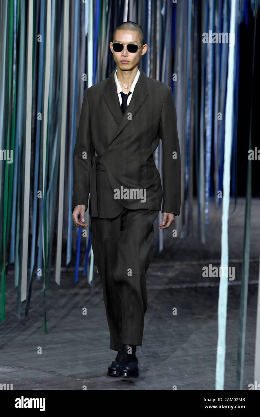 Mailand, Italien. 10 Jan, 2020. Mailänder Modewoche, Männer Herbst Winter. 2020 2021 Mailand, Männermode Herbst Winter 2020. Ermenegildo Zegna abgebildet: Modell Credit: Unabhängige Fotoagentur/Alamy leben Nachrichten Stockfoto