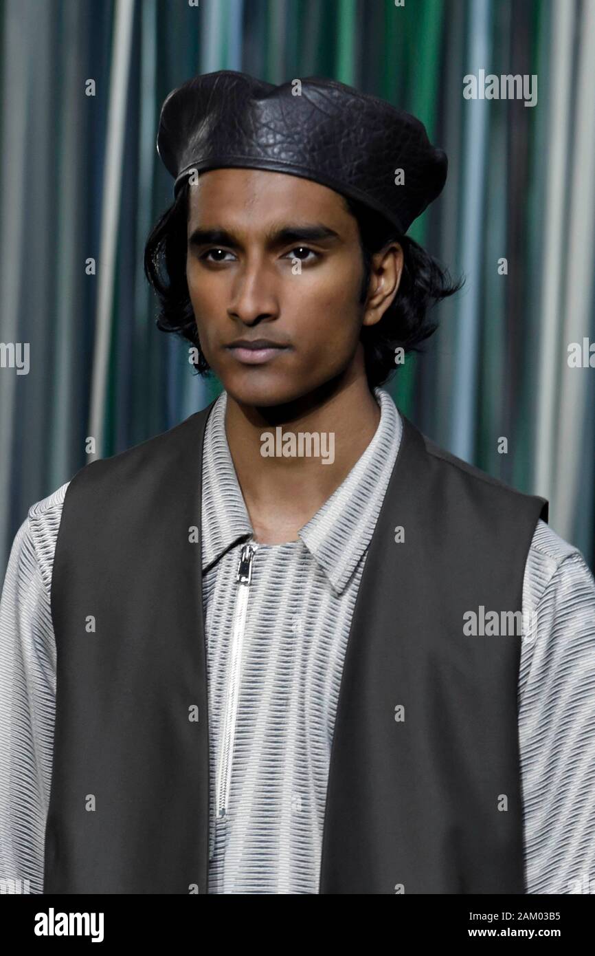 Mailand, Italien. 10 Jan, 2020. Mailänder Modewoche, Männer Herbst Winter. 2020 2021 Mailand, Männermode Herbst Winter 2020. Ermenegildo Zegna abgebildet: Modell Credit: Unabhängige Fotoagentur/Alamy leben Nachrichten Stockfoto