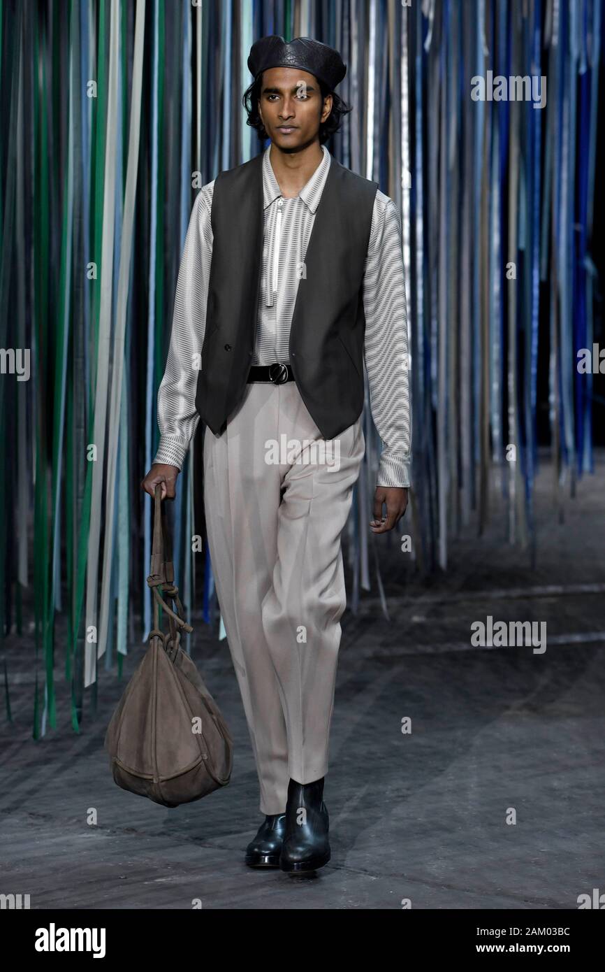 Mailand, Italien. 10 Jan, 2020. Mailänder Modewoche, Männer Herbst Winter. 2020 2021 Mailand, Männermode Herbst Winter 2020. Ermenegildo Zegna abgebildet: Modell Credit: Unabhängige Fotoagentur/Alamy leben Nachrichten Stockfoto