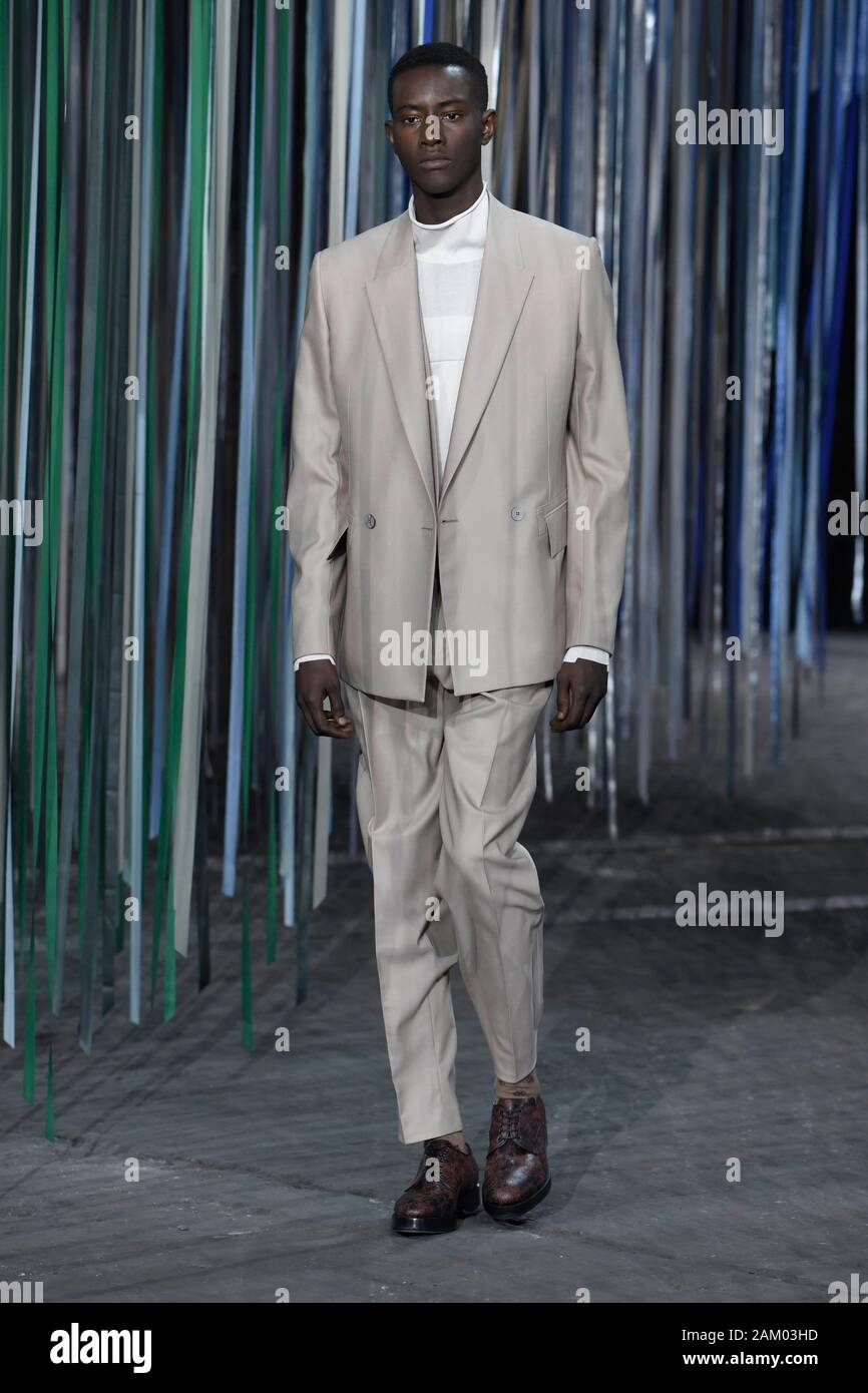Mailand, Italien. 10 Jan, 2020. Mailänder Modewoche, Männer Herbst Winter. 2020 2021 Mailand, Männermode Herbst Winter 2020. Ermenegildo Zegna abgebildet: Modell Credit: Unabhängige Fotoagentur/Alamy leben Nachrichten Stockfoto