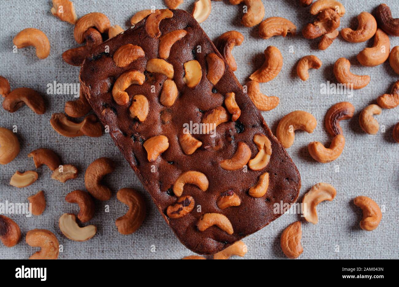 Geröstete Cashewnüsse mit Obstkuchen Stockfoto